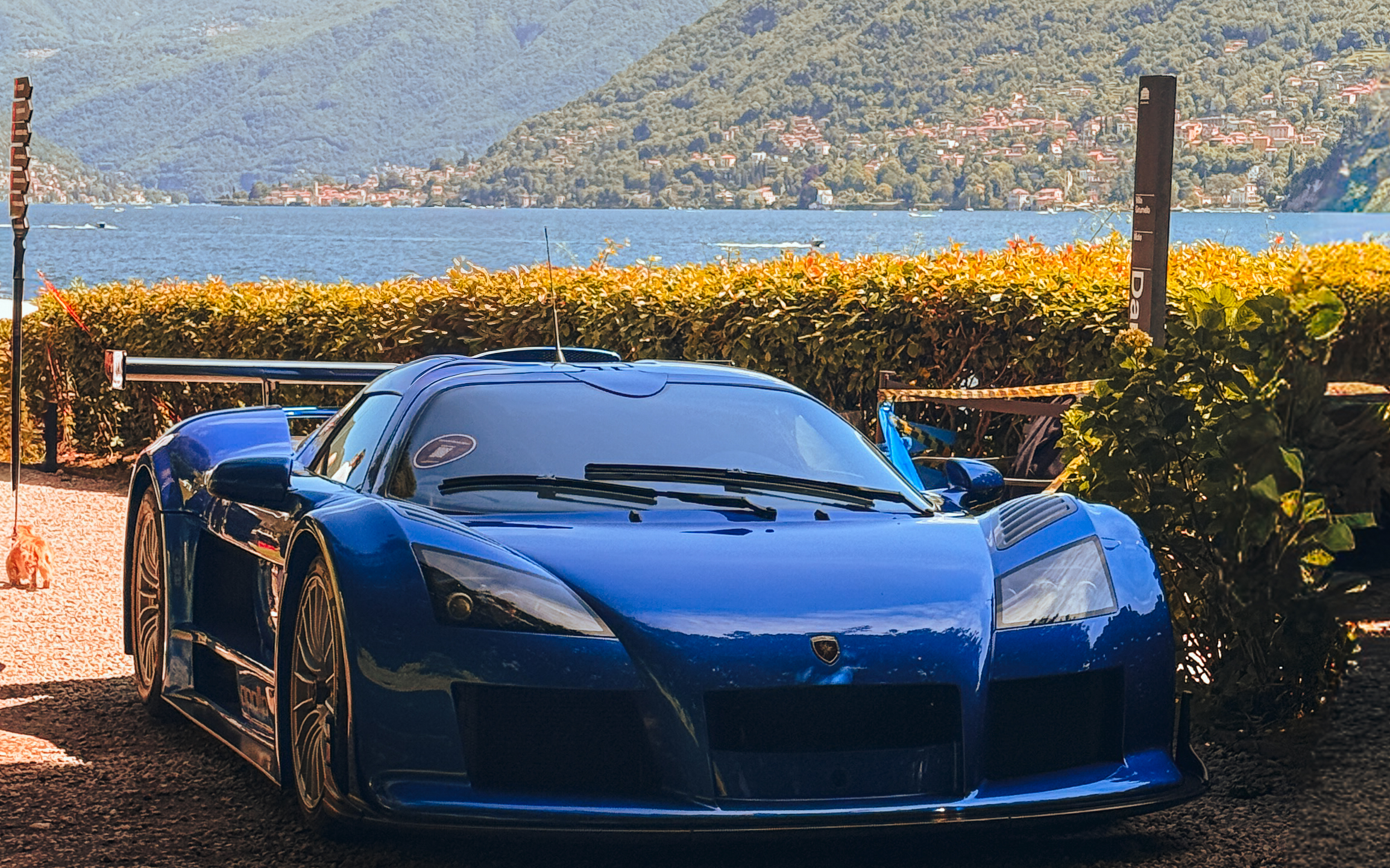 Gumpert Apollo by the lake